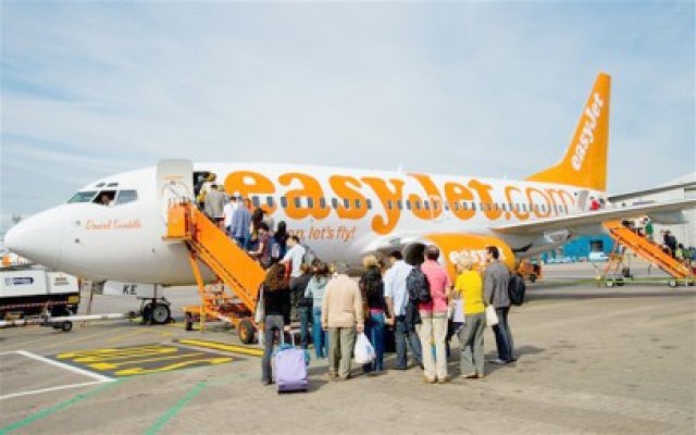 O mare companie aeriană low-cost revine în România